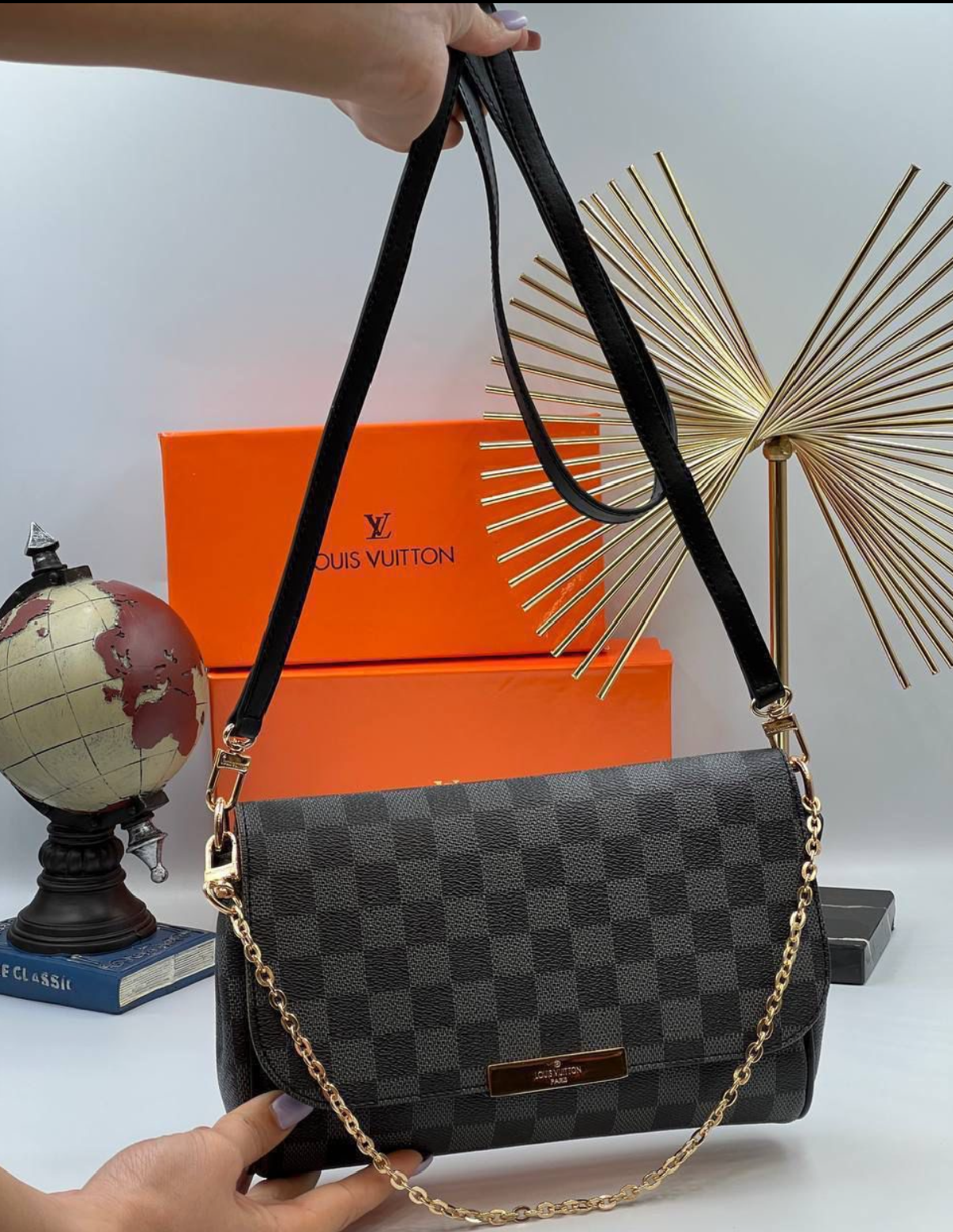 Louis Vuitton clutch black