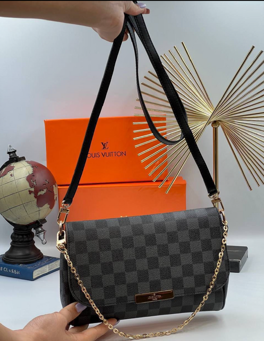 Louis Vuitton clutch black