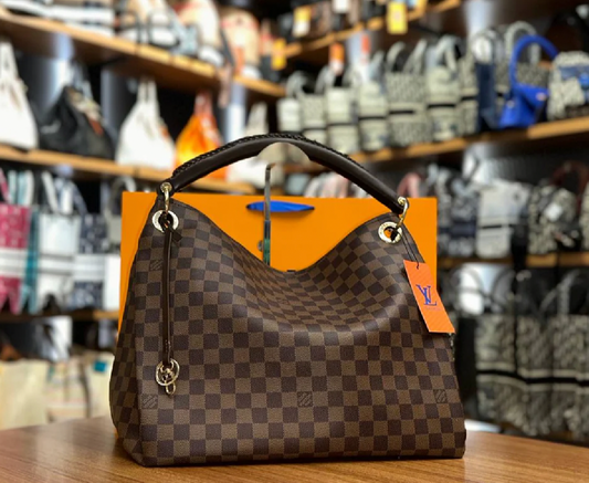 Louis Vuitton artsy monogram