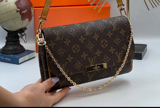 Louis Vuitton clutch monogram
