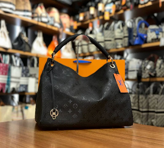 Louis Vuitton artsy MM